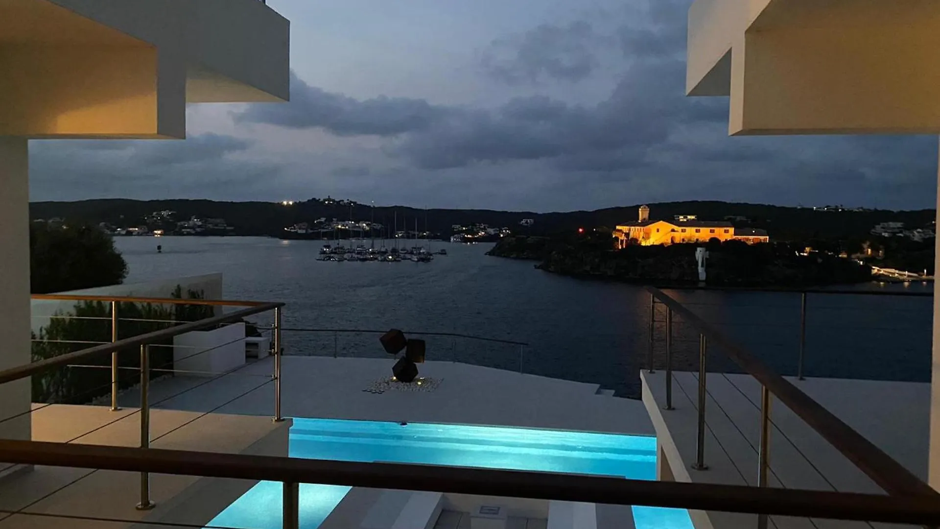 Hastinapura, Acceso Directo Al Mar Villa Es Castell  Spain