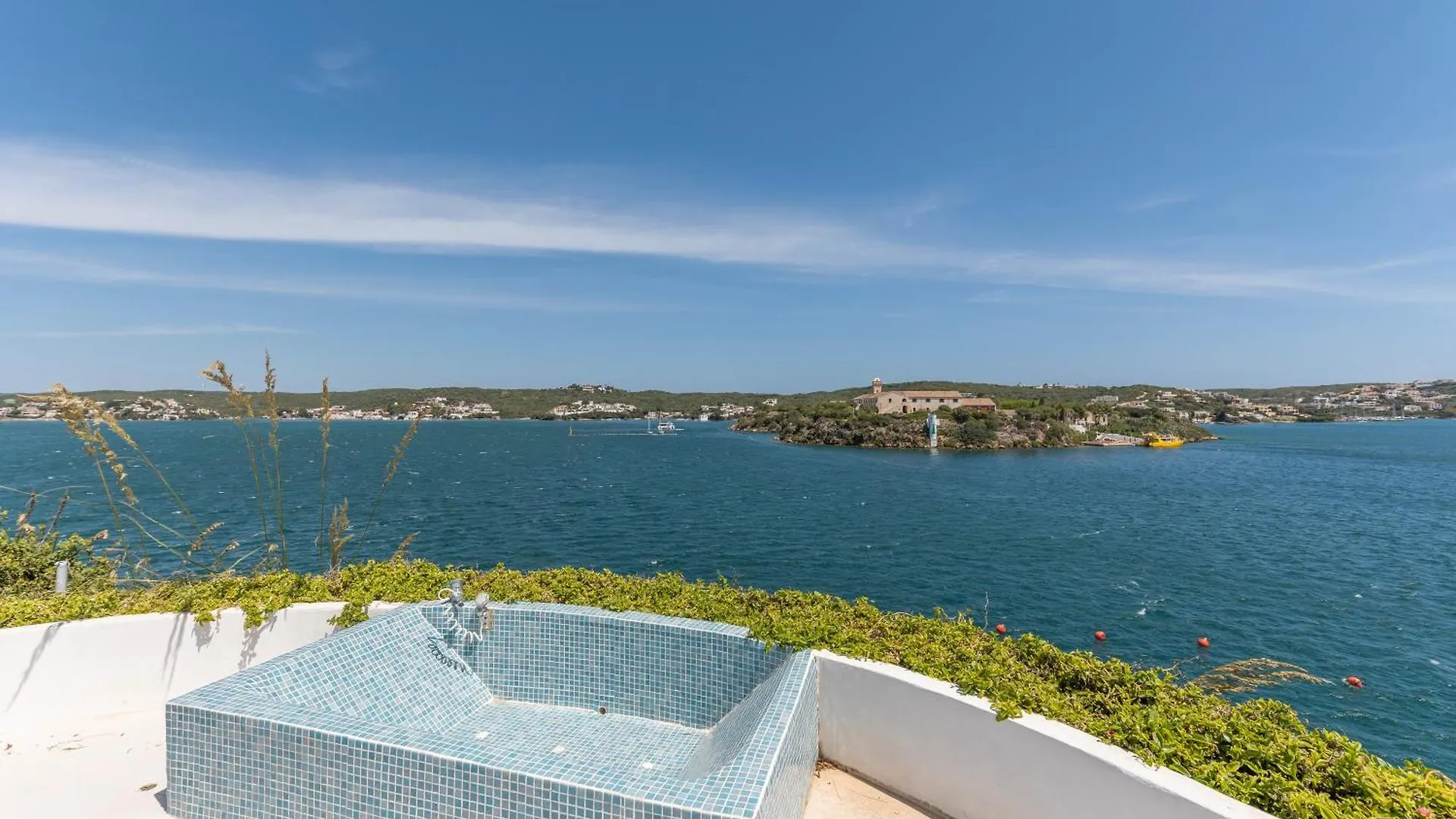 Hastinapura, Acceso Directo Al Mar Villa Es Castell  Spain